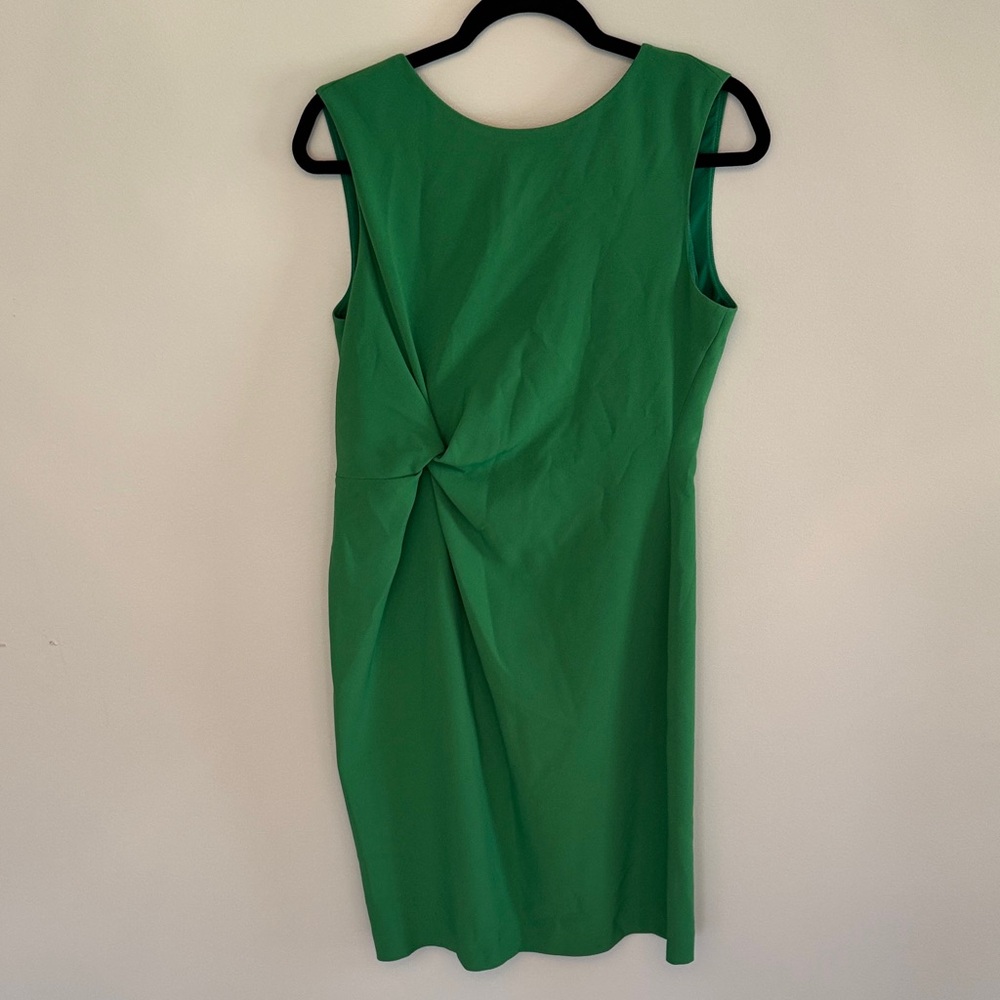 Chic Green Twist-Front Midi Dress
